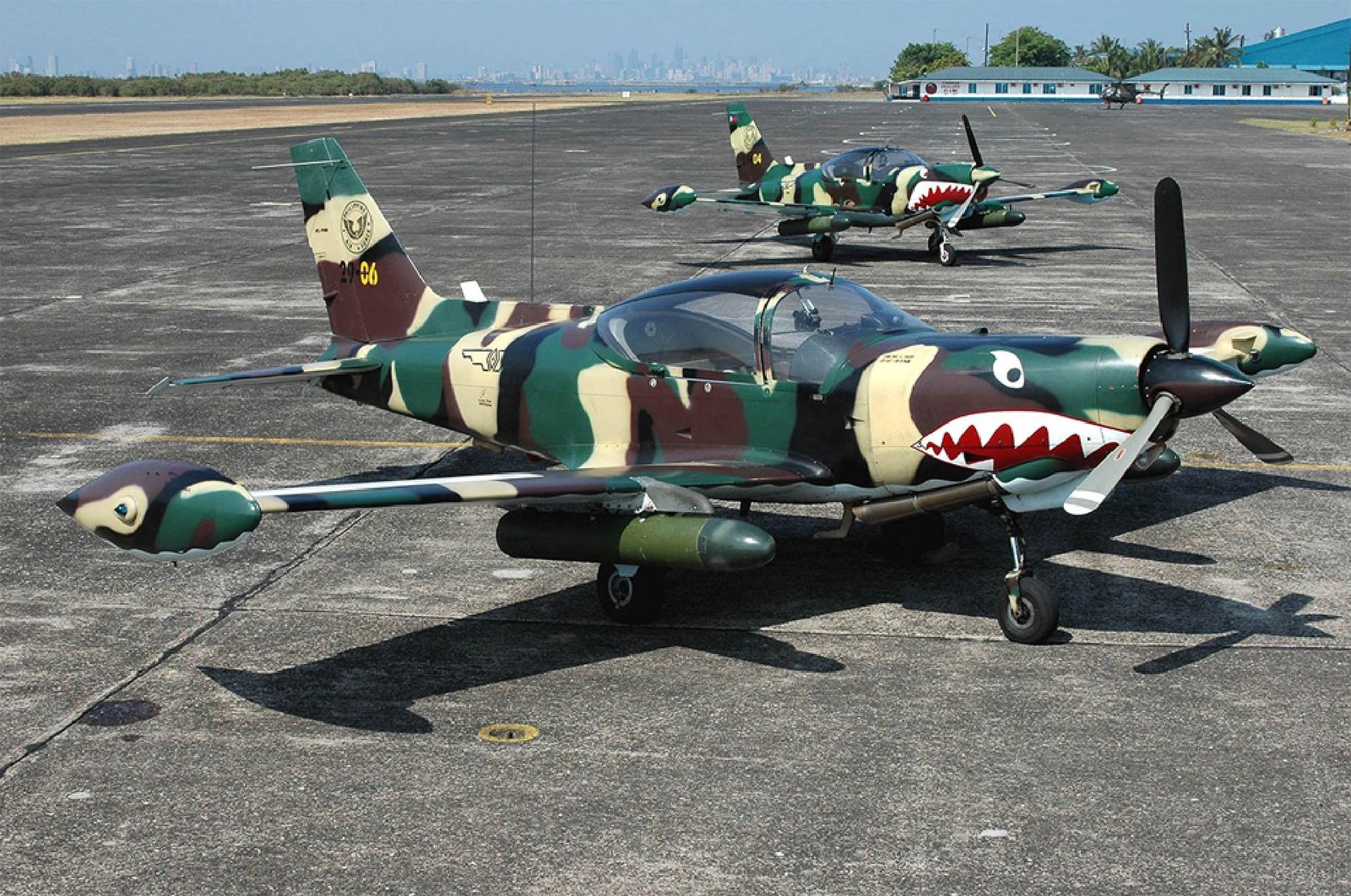 Aeronaves SF-260 da Força Aérea das Filipinas estacionadas, em fotografia de arquivo.