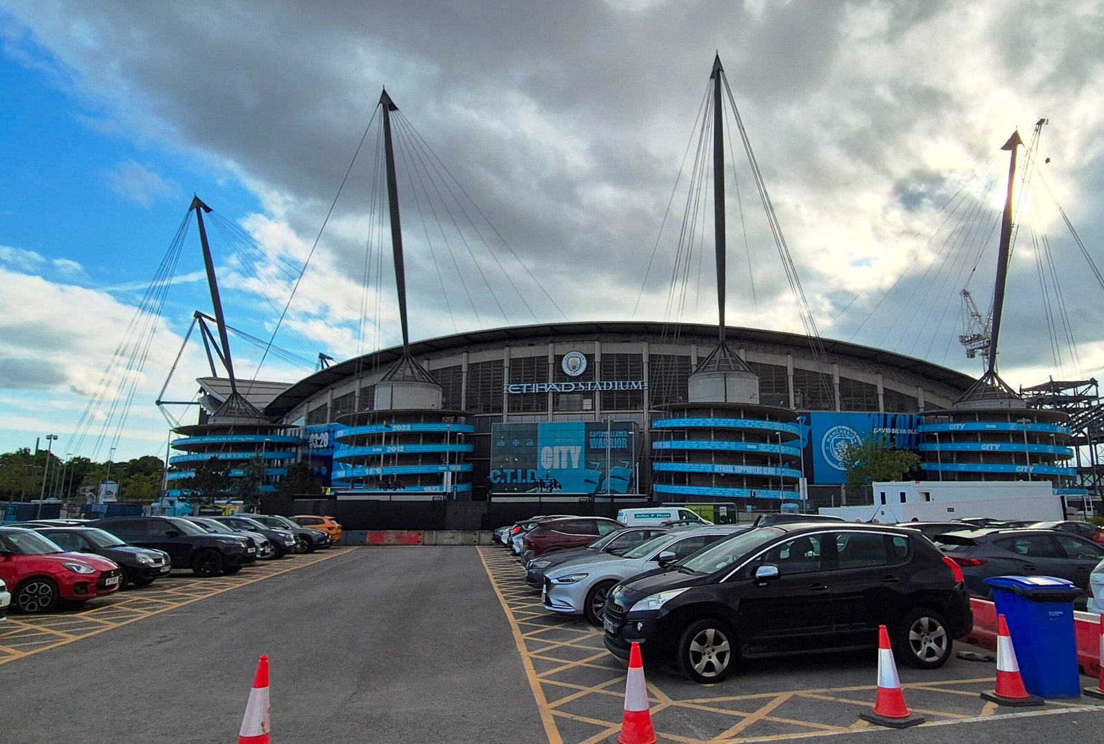 Fachada do Etihad Stadium em Manchester em fotografia de arquivo de 2024.