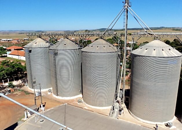 Silos metálicos para armazenamento de grãos