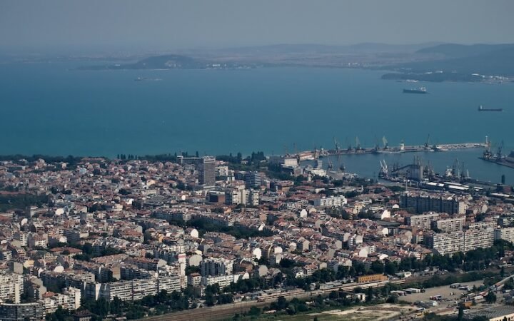Vista da cidade de Burgas, na Bulgária, em fotografia de arquivo de 2008.