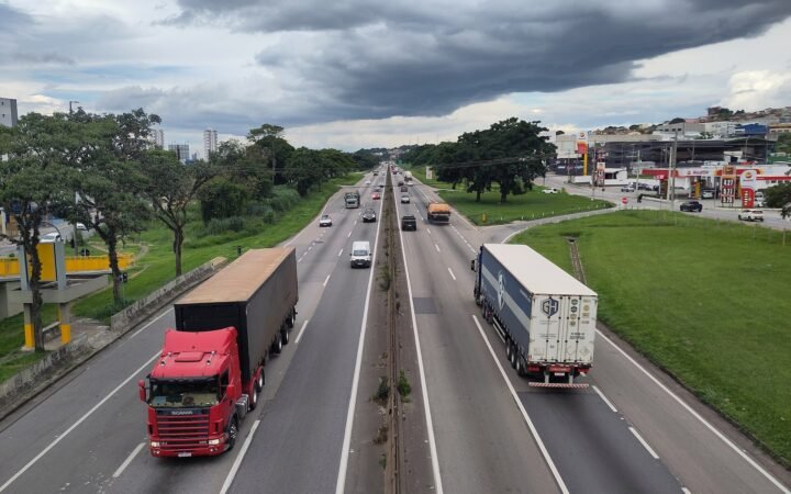 Pistas da Rodovia Presidente Dutra em Taubaté