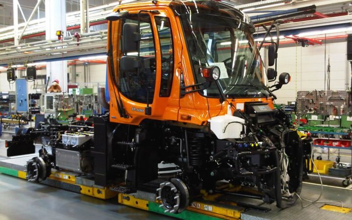 Veículo Unimog na linha de montagem da Mercedes-Benz na Alemanha