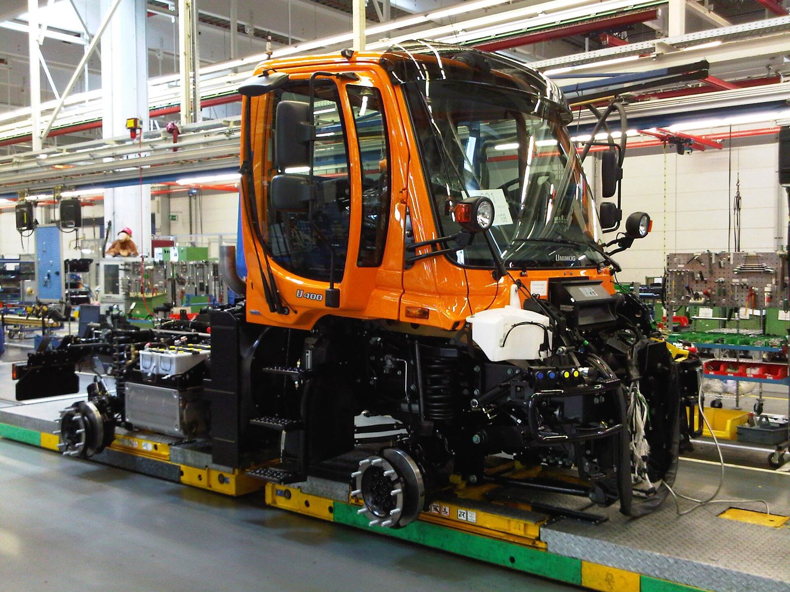 Veículo Unimog na linha de montagem da Mercedes-Benz na Alemanha