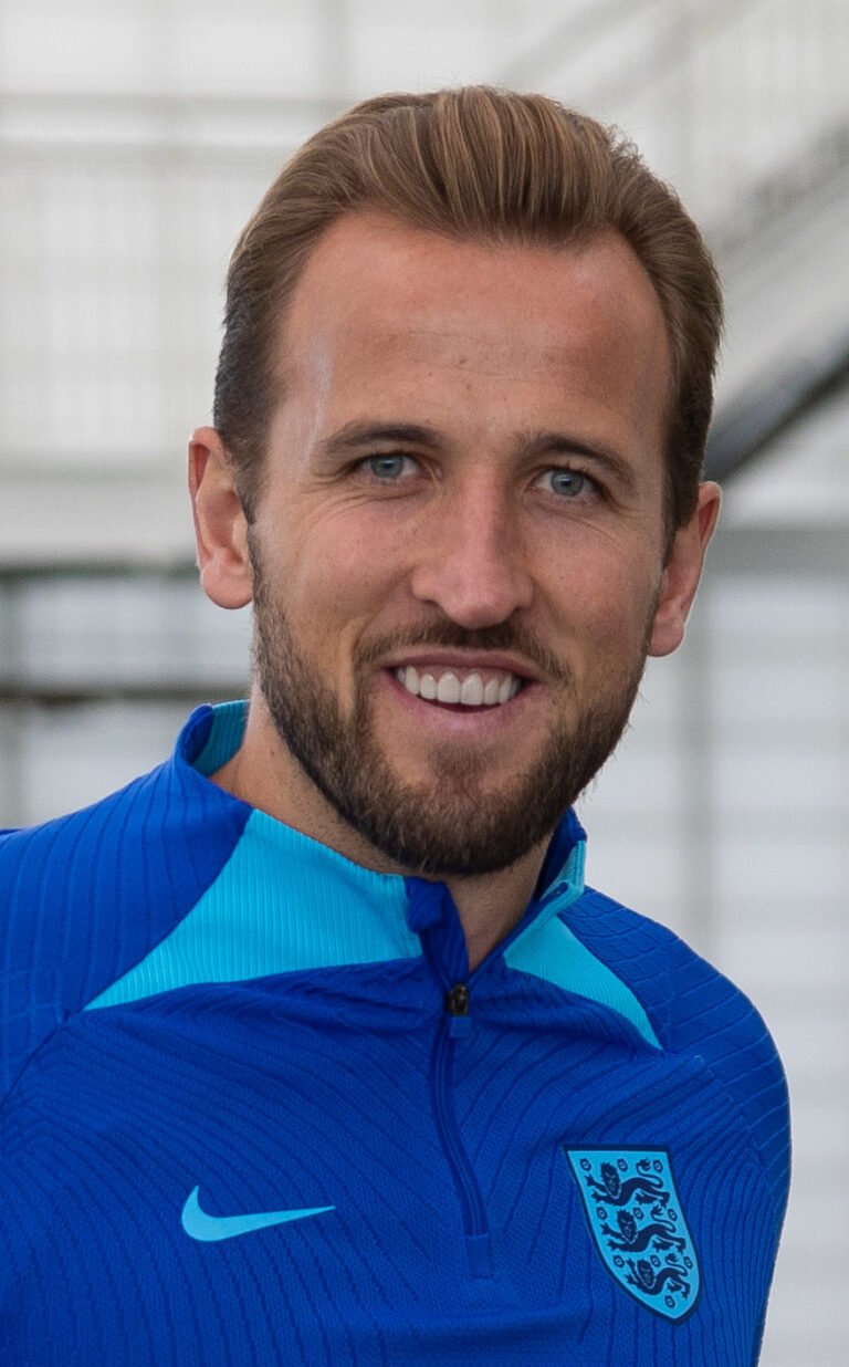 Harry Kane com uniforme azul da seleção inglesa, em retrato de arquivo.