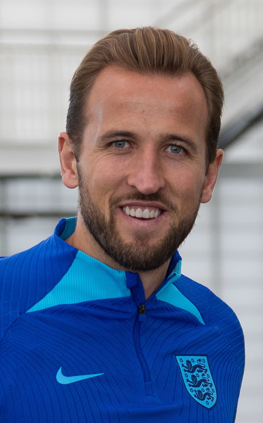 Harry Kane com uniforme azul da seleção inglesa, em retrato de arquivo.