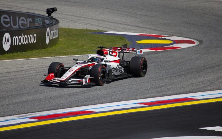 Ryō Hirakawa em carro da Haas na pista do GP da Áustria, em junho de 2026; fotografia de arquivo.