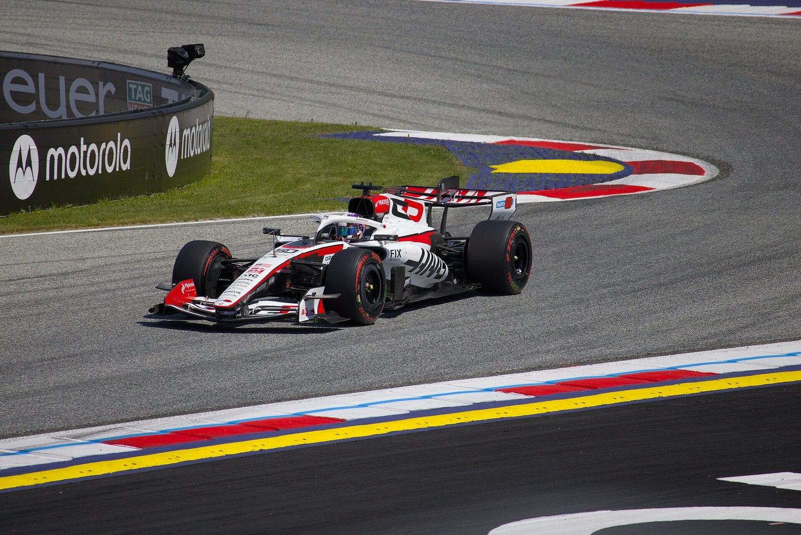 Ryō Hirakawa com carro da Haas na Áustria em junho de 2026, imagem de arquivo.