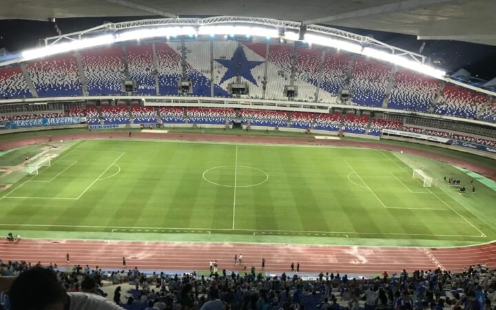Vista do gramado e arquibancadas do estádio Mangueirão, em Belém, em 2025.