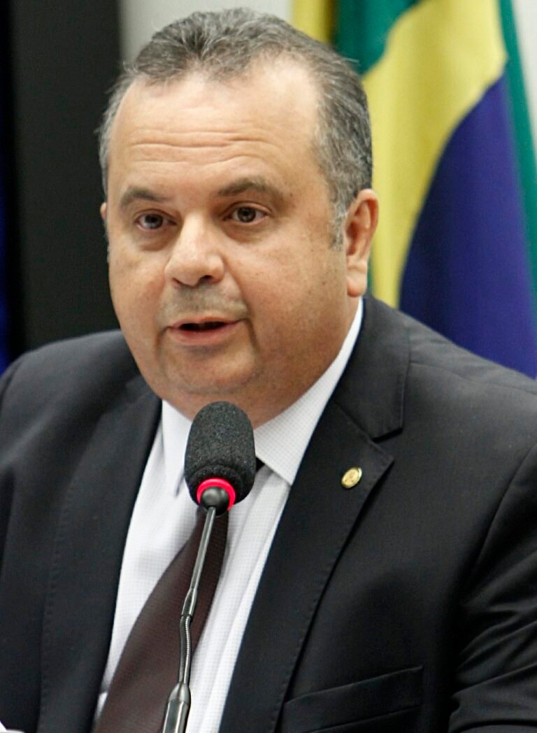 Rogério Marinho diante de um microfone na Câmara dos Deputados, em fotografia de arquivo de 2017.