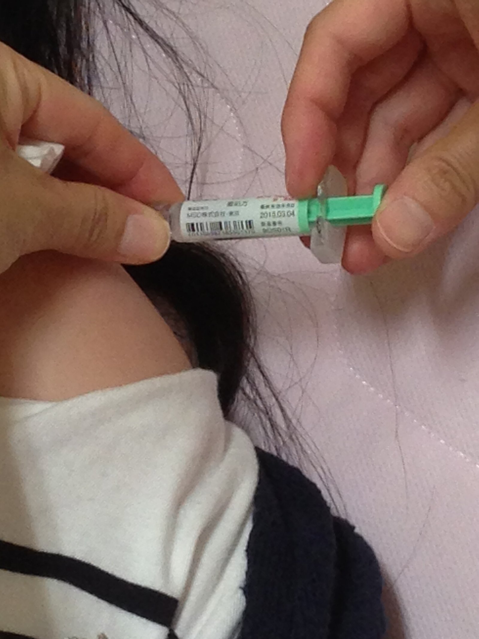 Aplicação de vacina contra HPV no braço