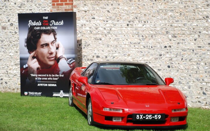 Honda NSX vermelho usado por Ayrton Senna, exposto em Goodwood em 2016.