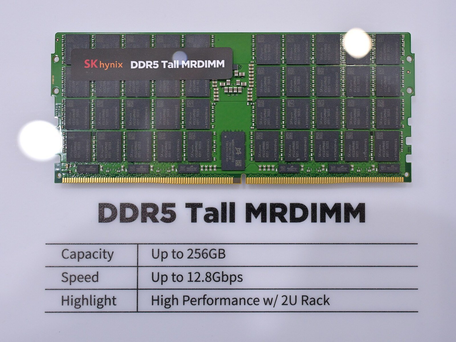 Módulos de memória DDR5 da SK hynix em exposição, em fotografia de arquivo.