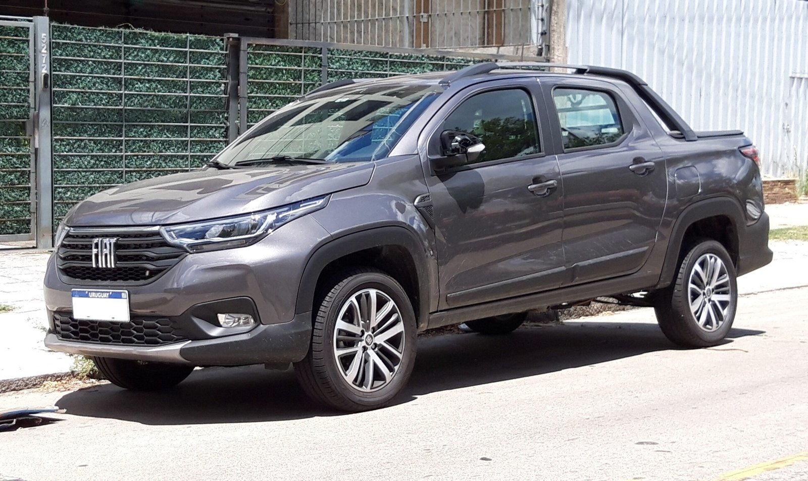 Fiat Strada 2020 Volcano em Montevidéu, fotografada por NaBUru38 em 23 de janeiro de 2021.