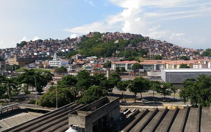 Vista do campus e do entorno da Uerj no Rio de Janeiro, em fotografia de arquivo de 2017.