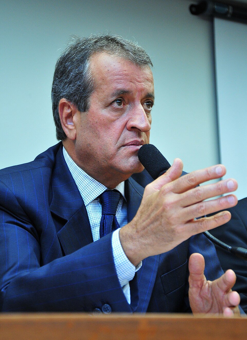 Valdemar Costa Neto diante de um microfone, em fotografia de arquivo de 2011.