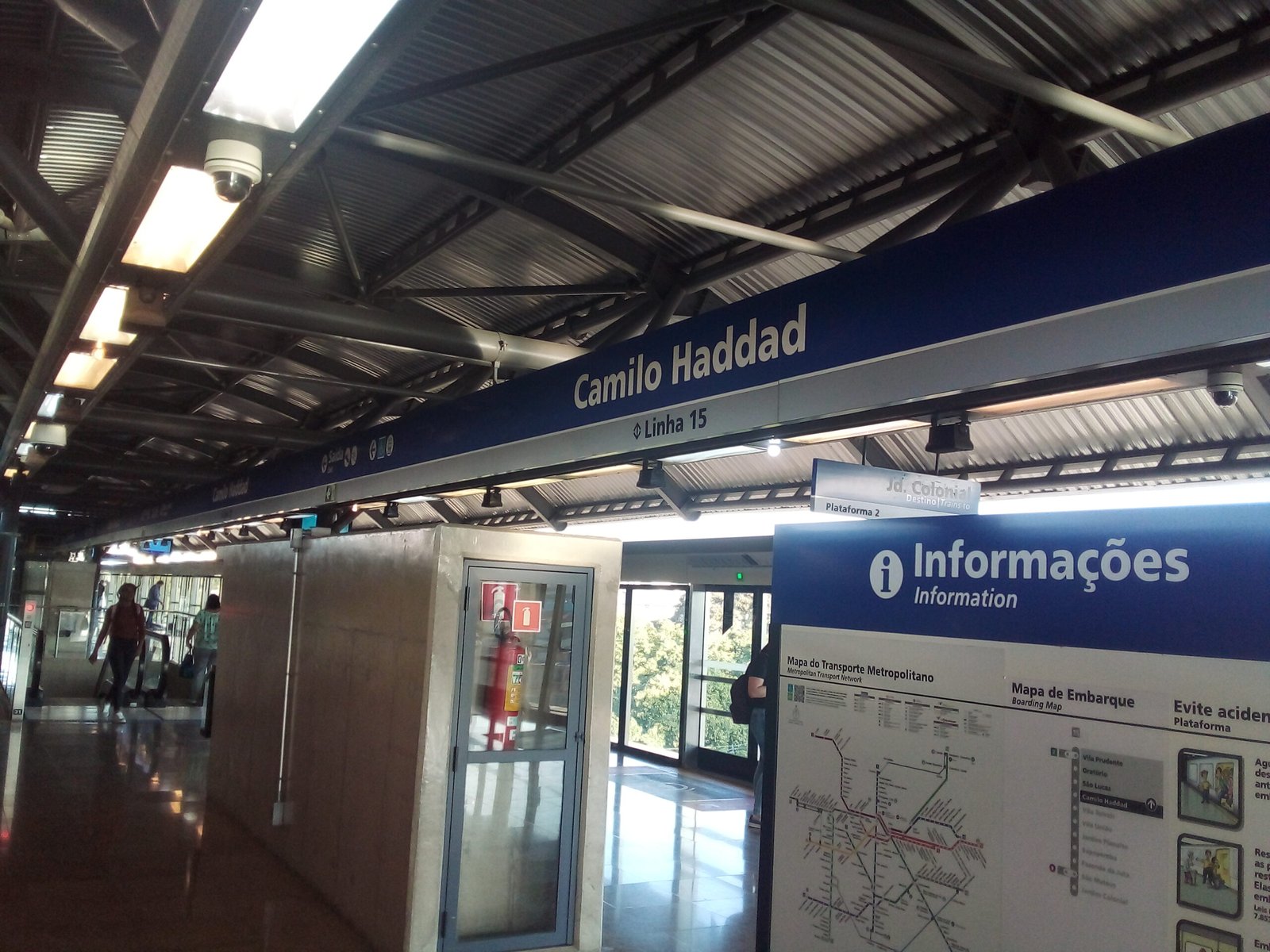 Placa e plataforma da estação Camilo Haddad da Linha 15-Prata, em foto de arquivo.